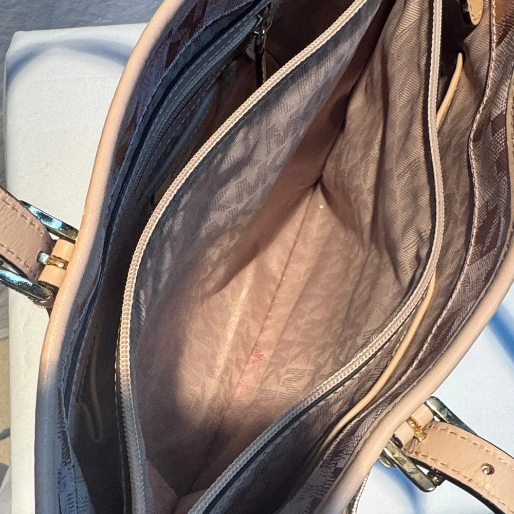 Michael Kors Beige and Pink Geometric Tote - Picture 8 of 15